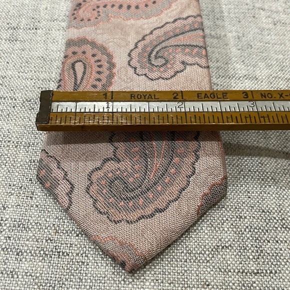 Stringbeans Plus 100% silk Pink Paisley Skinny Tie - Picture 2 of 6